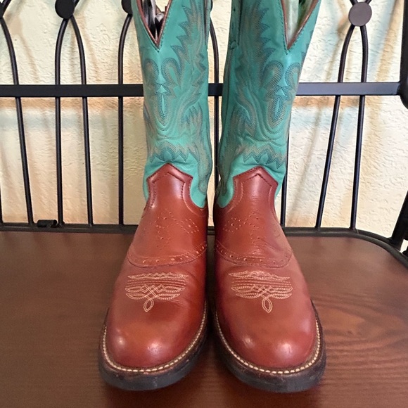 Justin Cowboy Boots with Decorative Stitching - Picture 2 of 12